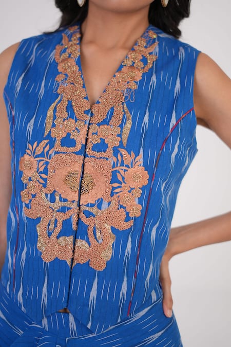 Shop_Betrue_Multi Color , Handloom Embroidery Abstract Pattern Cape Skirt Set 