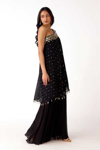 Shop_Basanti Kapde aur Koffee_Black Mukaish, Georgette Mirrors, Zari One Shoulder Cape With Sharara 