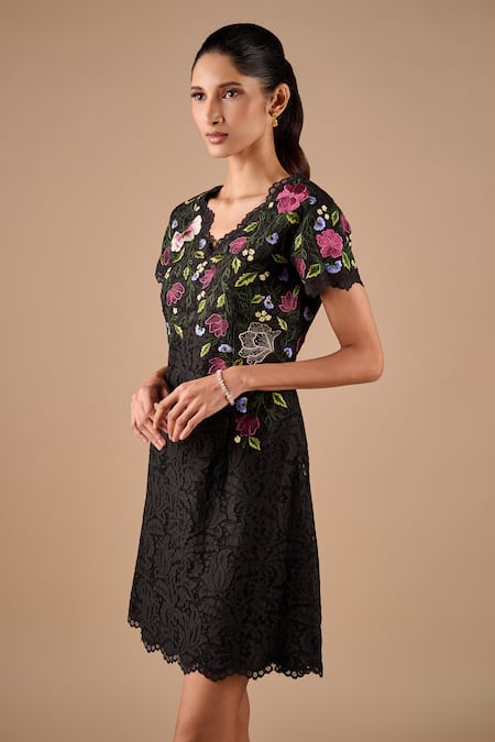 Shriya Som_Black Lace Embroidery V-neck Floral A-line Dress _Online_at_Aza_Fashions