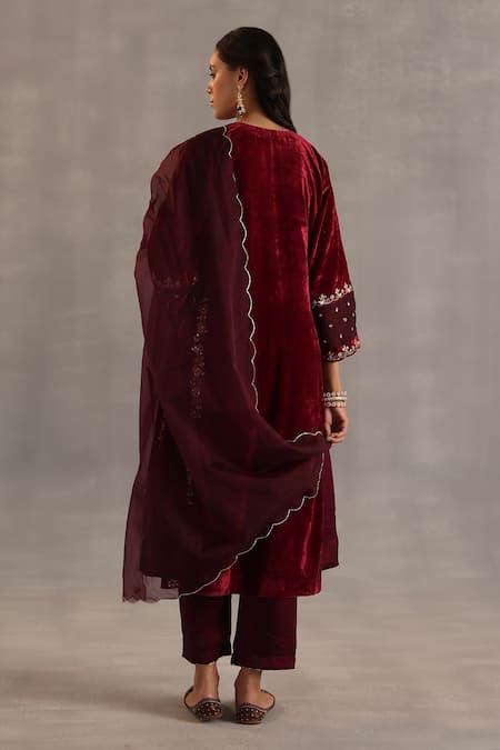 Begum Megh Embroidered Kurta Set 