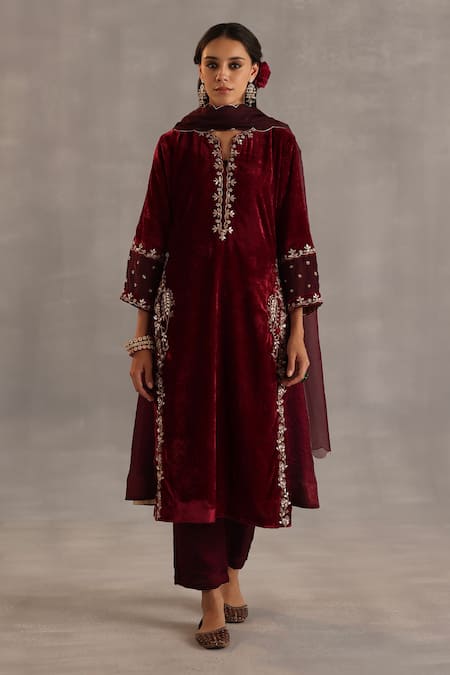 Begum Megh Embroidered Kurta Set 