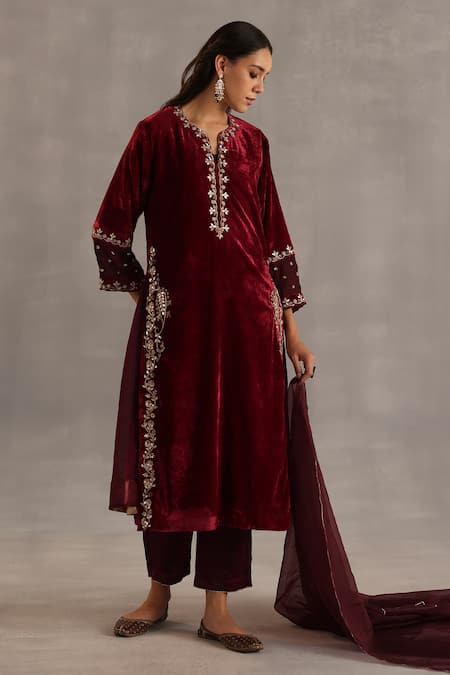 Buy_Begum_Purple Velvet, Satin, Tissue, Organza Embroidery, Sequins, Zari Megh Kurta Set _Online_at_Aza_Fashions