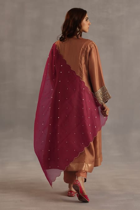 Begum Ahiri Embroidered Kurta Set 