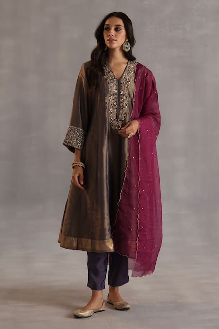 Begum Ahiri Embroidered Kurta Set 