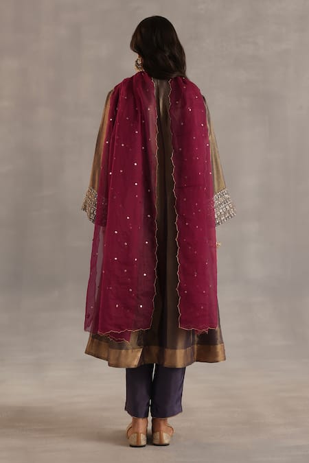 Begum Ahiri Embroidered Kurta Set 