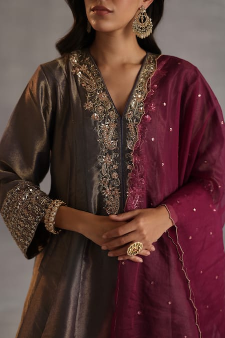 Shop_Begum_Gray Tissue, Silk, Organza Mirrors, Metallic Thread, Ahiri Embroidered Kurta Set 