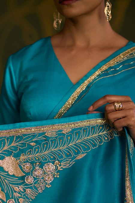 Buy_Sitaraa_Turquoise Silk, Organza Zari, Sequins, Beads Vanini Yali Motif Saree With Blouse _Online_at_Aza_Fashions