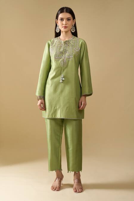 Archana Shah_Green Silk, Organza Embroidery, Tassels, Zari Round Neck, Moon Yoke Kurta Set _Online_at_Aza_Fashions