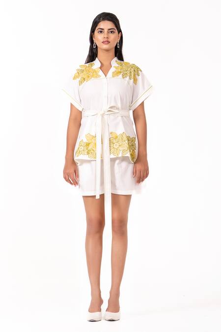K-Anshika_White Embroidery V-neck, Collared Shirt And Shorts Set _Online_at_Aza_Fashions