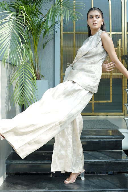 Vedangi Agarwal Half And Harmony Blazer With Pant 