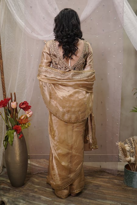 Vedangi Agarwal Embroidered Saree With Blouse 