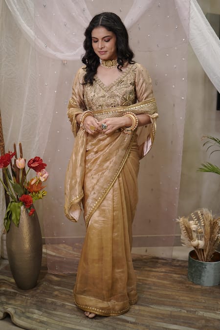 Vedangi Agarwal Embroidered Saree With Blouse 