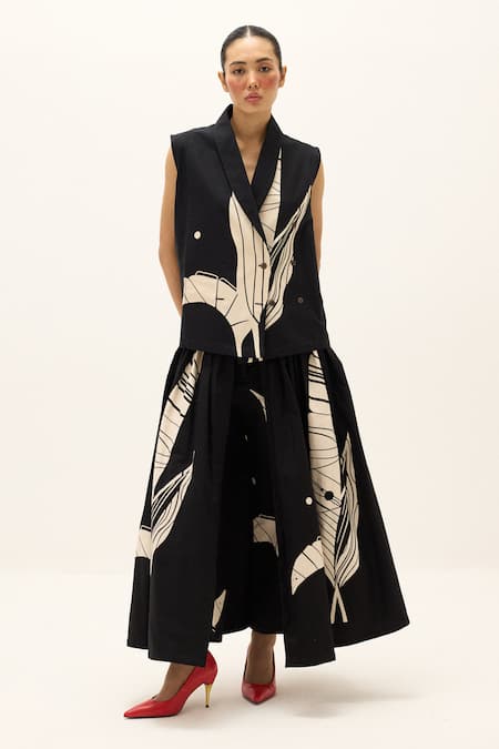 Buy_Kharakapas_Black Cotton Collared Palmsway Print Vest With Pant 