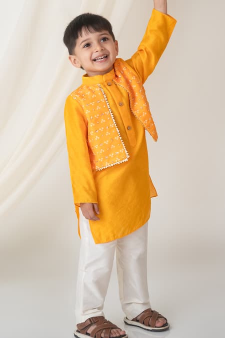 Label Neeti Yellow Muslin Embroidered Kurta Set at Aza Fashions Label Neeti_Yellow Muslin Embroidered Kurta Set _at_Aza_Fashions