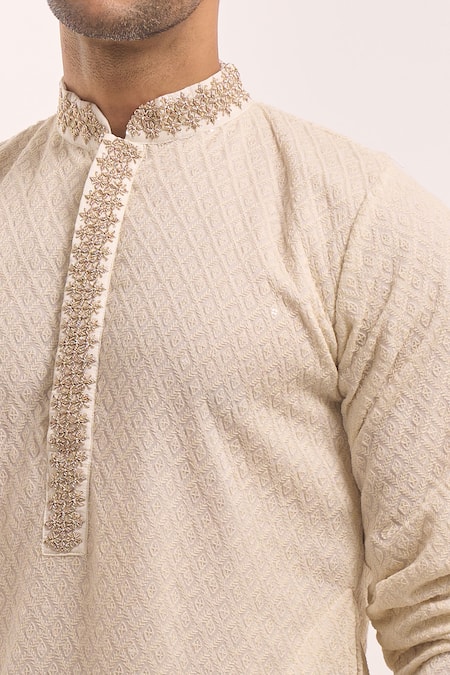 Arihant Rai Sinha_Off White Cotton, Silk Embroidery Geometric Pattern Kurta _Online_at_Aza_Fashions