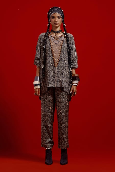 Aseem Kapoor Gray Crepe, Satin Embroidery, Beads, Tassels V-neck Kuru Trapeze Kurta Set Online at Aza Fashions Aseem Kapoor_Gray Crepe, Satin Embroidery, Beads, Tassels V-neck Kuru Trapeze Kurta Set _Online_at_Aza_Fashions