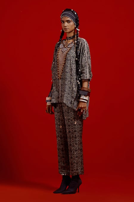 Buy Aseem Kapoor Gray Crepe, Satin Embroidery, Beads, Tassels V-neck Kuru Trapeze Kurta Set Online at Aza Fashions Buy_Aseem Kapoor_Gray Crepe, Satin Embroidery, Beads, Tassels V-neck Kuru Trapeze Kurta Set _Online_at_Aza_Fashions