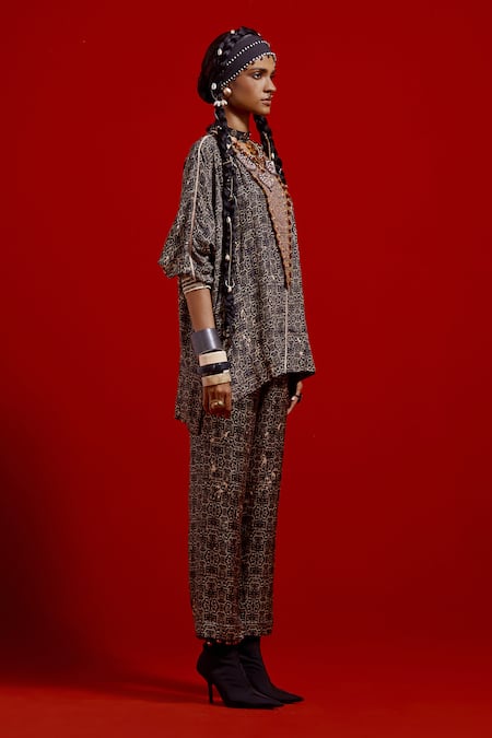 Shop Aseem Kapoor Gray Crepe, Satin Embroidery, Beads, Tassels V-neck Kuru Trapeze Kurta Set Online at Aza Fashions Shop_Aseem Kapoor_Gray Crepe, Satin Embroidery, Beads, Tassels V-neck Kuru Trapeze Kurta Set _Online_at_Aza_Fashions