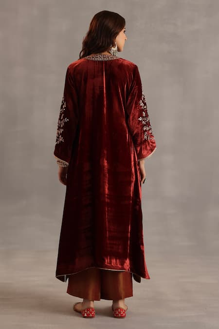 Begum Minar Embroidered Kurta Pant Set 