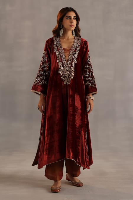 Begum Minar Embroidered Kurta Pant Set 