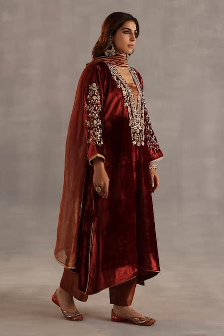 Begum_Maroon Velvet, Tissue Gota Patti, Zari, Sequins, Minar Kurta Pant Set _Online_at_Aza_Fashions