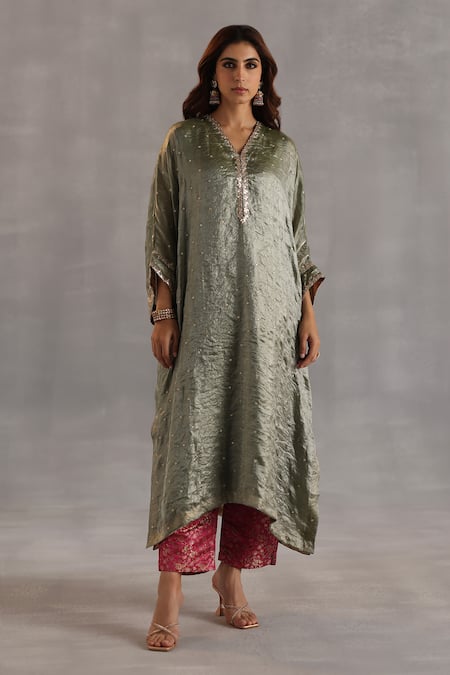 Begum Chakra Embroidered Kurta & Pant Set 