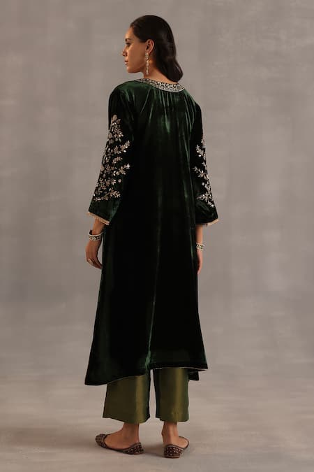 Begum_Green Velvet, Tissue, Silk Embroidery, Gota Patti, Lace, Beads, Minar Kurta Set _Online_at_Aza_Fashions