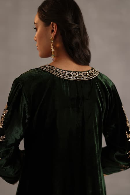 Buy_Begum_Green Velvet, Tissue, Silk Embroidery, Gota Patti, Lace, Beads, Minar Kurta Set _Online_at_Aza_Fashions