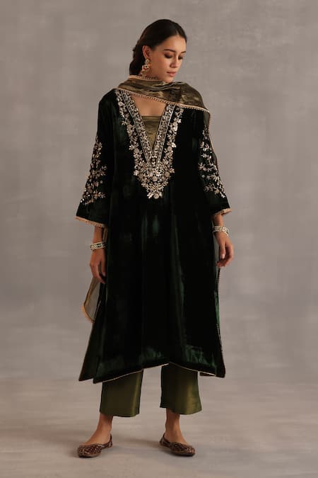 Begum Minar Embroidered Kurta Set 