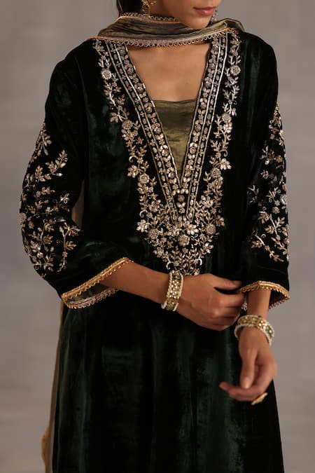 Shop_Begum_Green Velvet, Tissue, Silk Embroidery, Gota Patti, Lace, Beads, Minar Kurta Set 