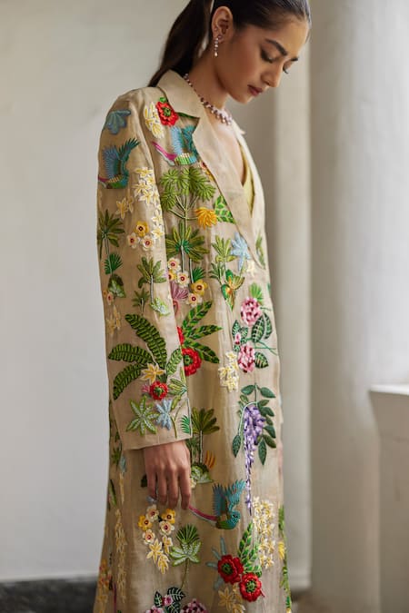 Betrue Beige Organza, Silk Embroidery V-neck Zari Garden Jacket Online at Aza Fashions Betrue_Beige Organza, Silk Embroidery V-neck Zari Garden Jacket _Online_at_Aza_Fashions