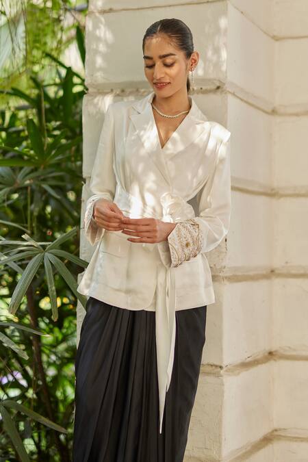 Buy_Betrue_White Silk Embroidery, Metallic Thread V-neck Camellia Wrap Jacket _Online_at_Aza_Fashions
