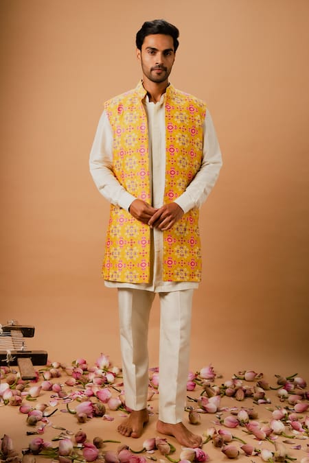 Ria Shah Label Patola Print Bundi & Kurta Set 