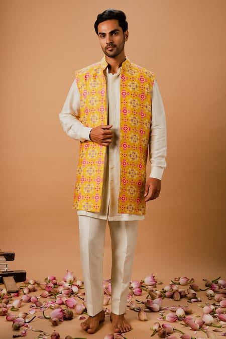 Ria Shah Label Patola Print Bundi & Kurta Set 