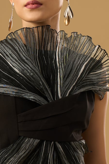 Ritika Arya Jain_Black Ruffles Round Neck Cropped Rim Top _at_Aza_Fashions