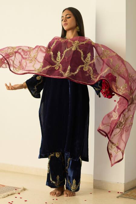 Sarang Kaur_Blue Velvet Embroidery V-neck Tarunima Kurta Set _Online_at_Aza_Fashions