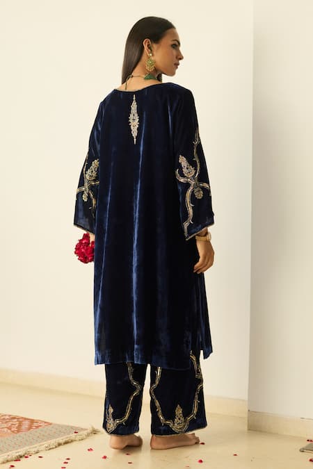 Sarang Kaur Blue Tarunima Velvet Kurta Set 