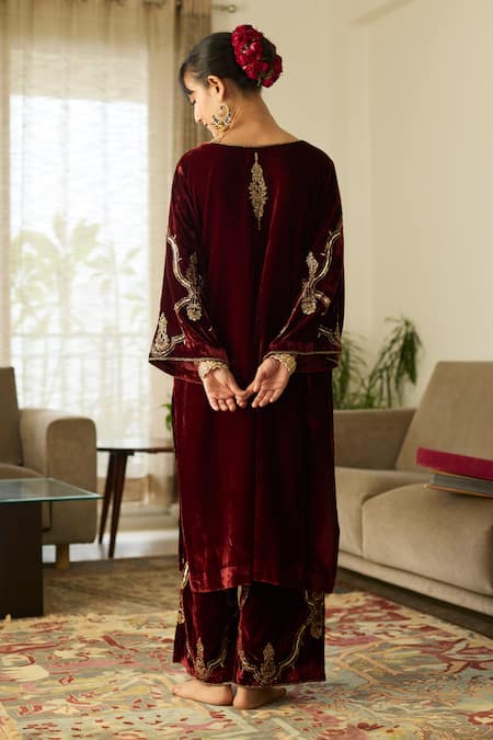 Sarang Kaur Red Tarunima Velvet Kurta Set 