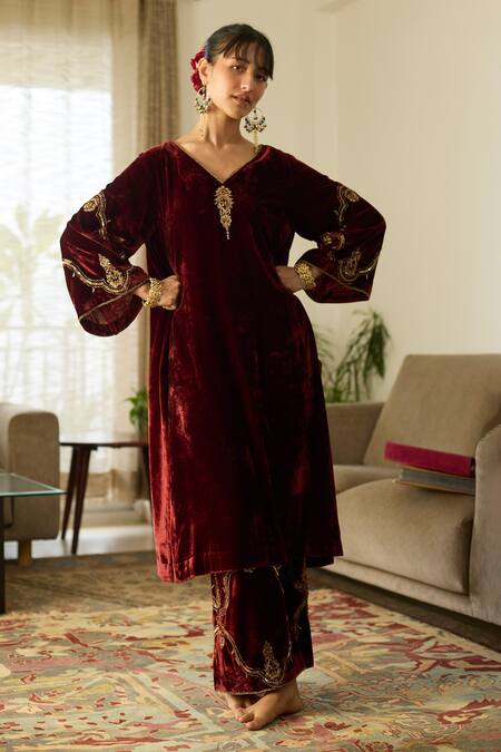 Shop_Sarang Kaur_Red Velvet, Organza, Silk Embroidery, Metallic Thread V-neck Tarunima Kurta Set _Online_at_Aza_Fashions