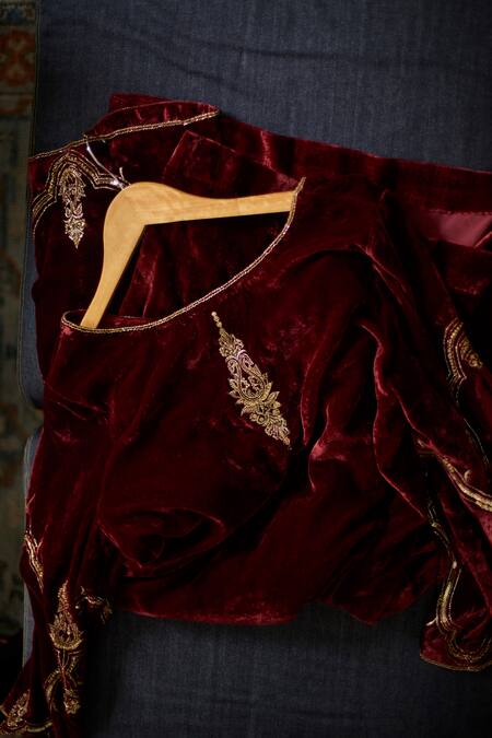 Sarang Kaur_Red Velvet, Organza, Silk Embroidery, Metallic Thread V-neck Tarunima Kurta Set _at_Aza_Fashions
