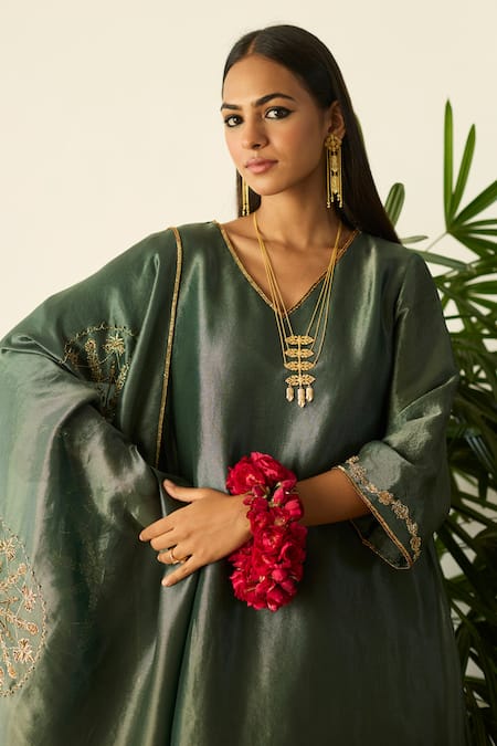 Buy_Sarang Kaur_Green Tissue, Silk, Velvet Embroidery, Piping V-neck Samridhi Kurta Set _Online_at_Aza_Fashions