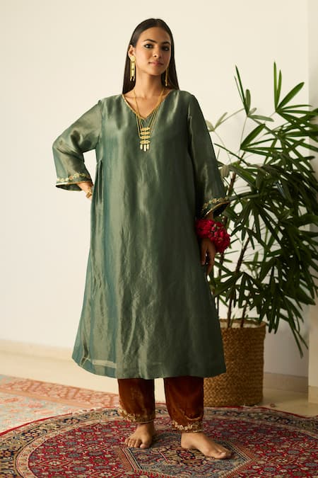 Sarang Kaur_Green Tissue, Silk, Velvet Embroidery, Piping V-neck Samridhi Kurta Set _at_Aza_Fashions