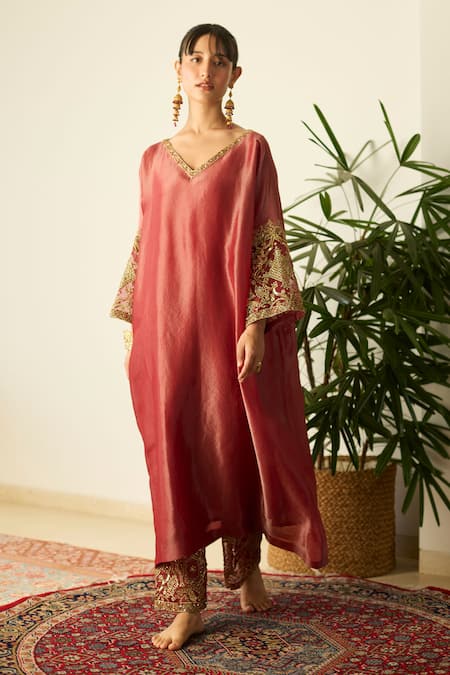 Sarang Kaur_Red Tissue, Silk Embroidery, Metallic Thread V-neck Rubaab Kaftan Set _Online_at_Aza_Fashions