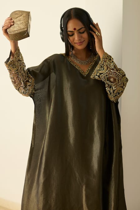 Buy_Sarang Kaur_Gray Tissue, Silk Embroidery, Sequins V-neck Grey Rubaab Kaftan Set 