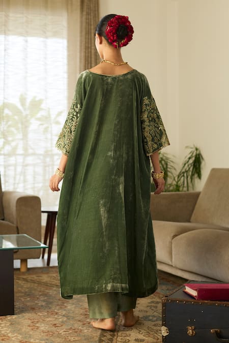 Sarang Kaur Green Makhmal Velvet Kaftan Set 