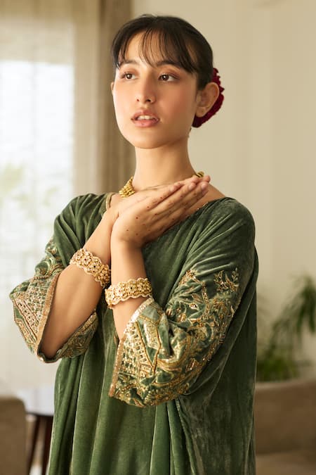 Sarang Kaur_Green Velvet, Tissue, Silk Embroidery V-neck Makhmal Kaftan Set _Online_at_Aza_Fashions