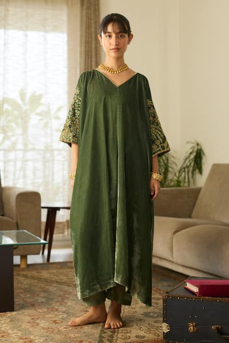Sarang Kaur Green Makhmal Velvet Kaftan Set 