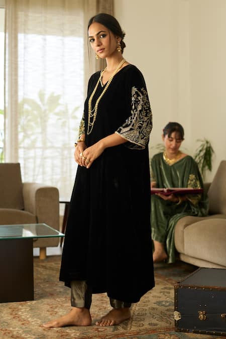 Sarang Kaur_Black Velvet, Tissue, Silk Embroidery, Metallic Thread Makhmal Kaftan Set _at_Aza_Fashions