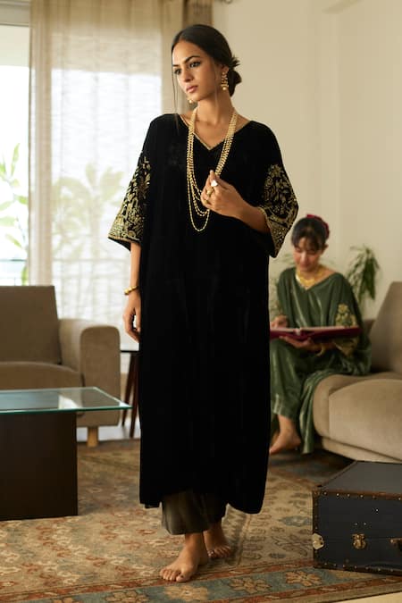 Sarang Kaur Black Makhmal Velvet Kaftan Set 