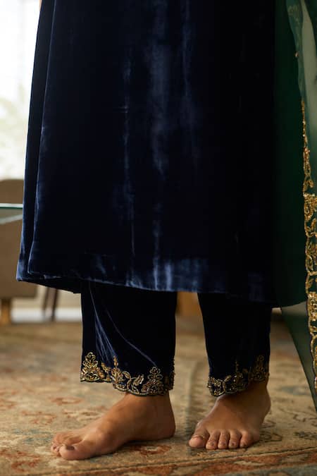 Sarang Kaur_Blue Velvet, Silk Organza Embroidery, Zari Split V-neck Muraad Kurta Pant Set _Online_at_Aza_Fashions